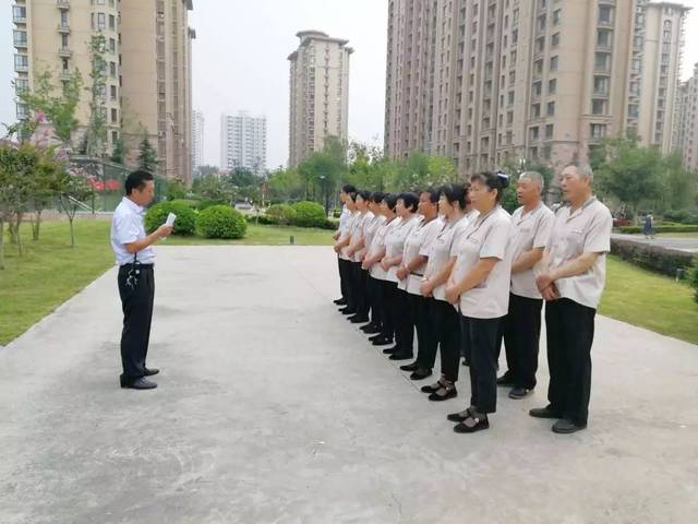 品質(zhì)提升丨金正物業(yè)開展保潔技能、禮儀專題培訓(xùn)
